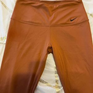 Nike Dri-fit Seamless leggings. Cut out side design Medium